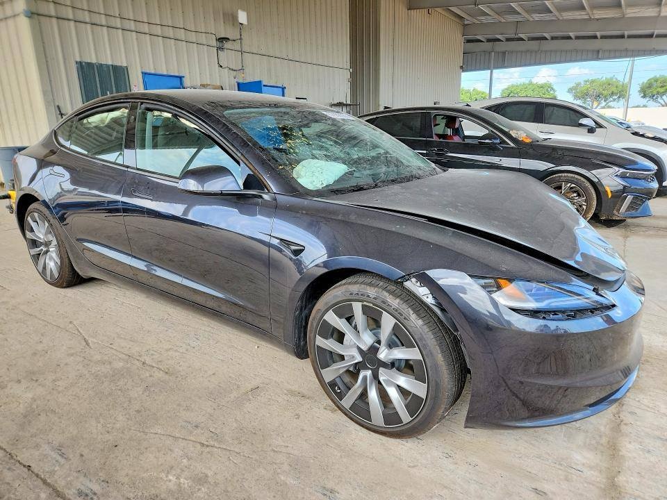 2025 Tesla Model 3 β photo 4