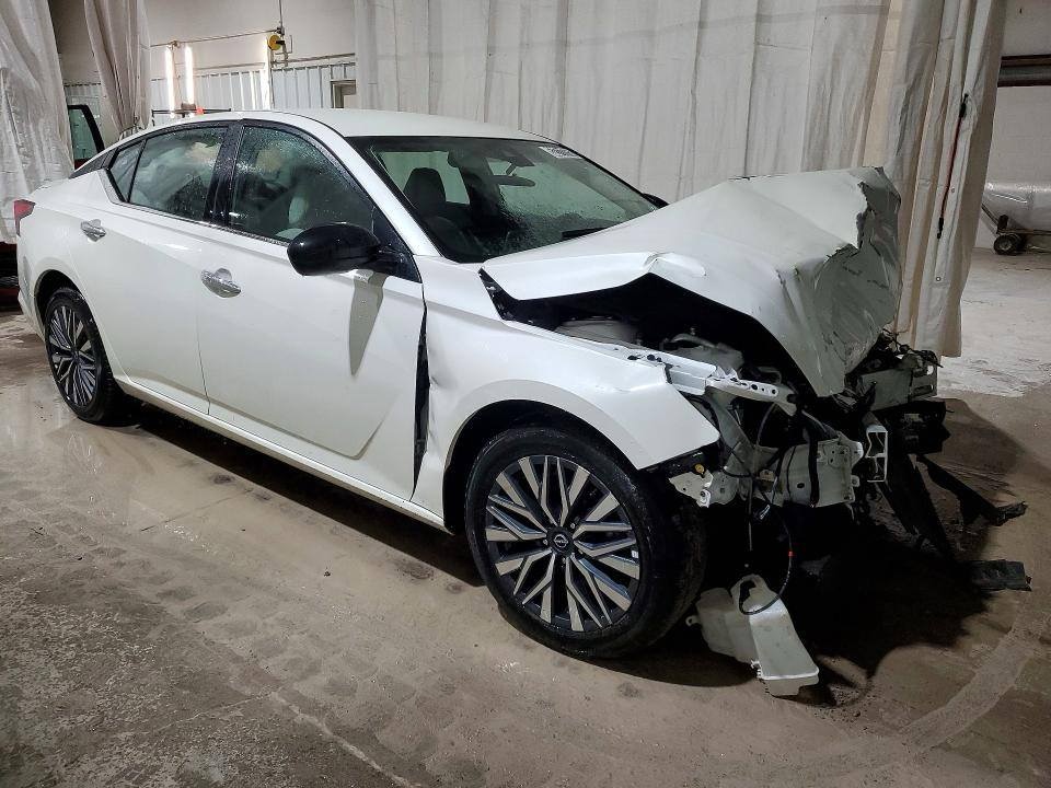2025 Nissan Altima — photo 1