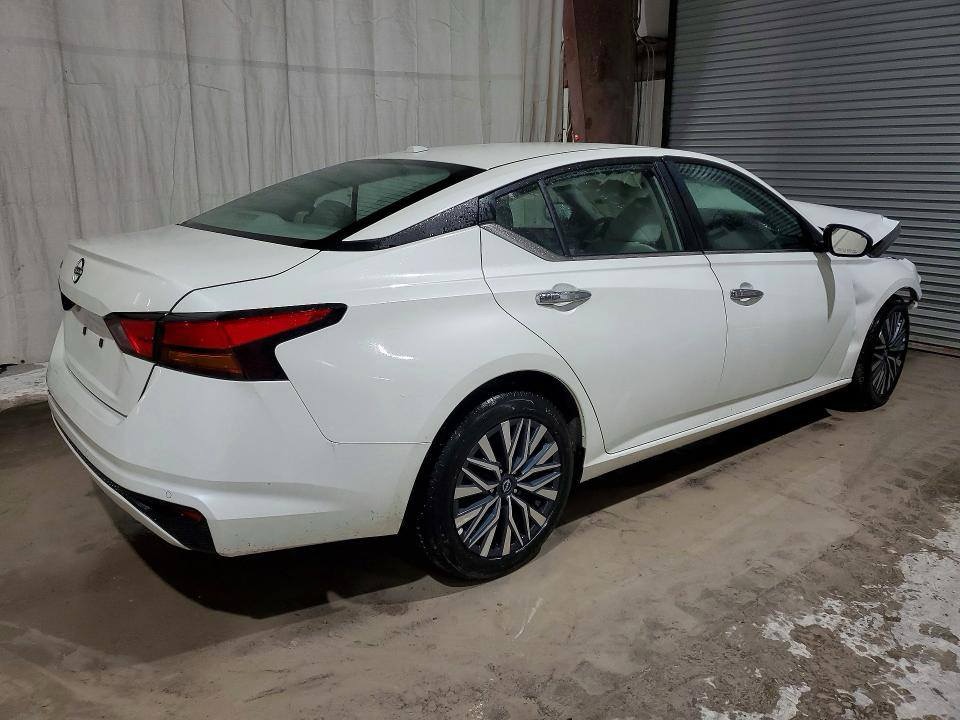2025 Nissan Altima — photo 4