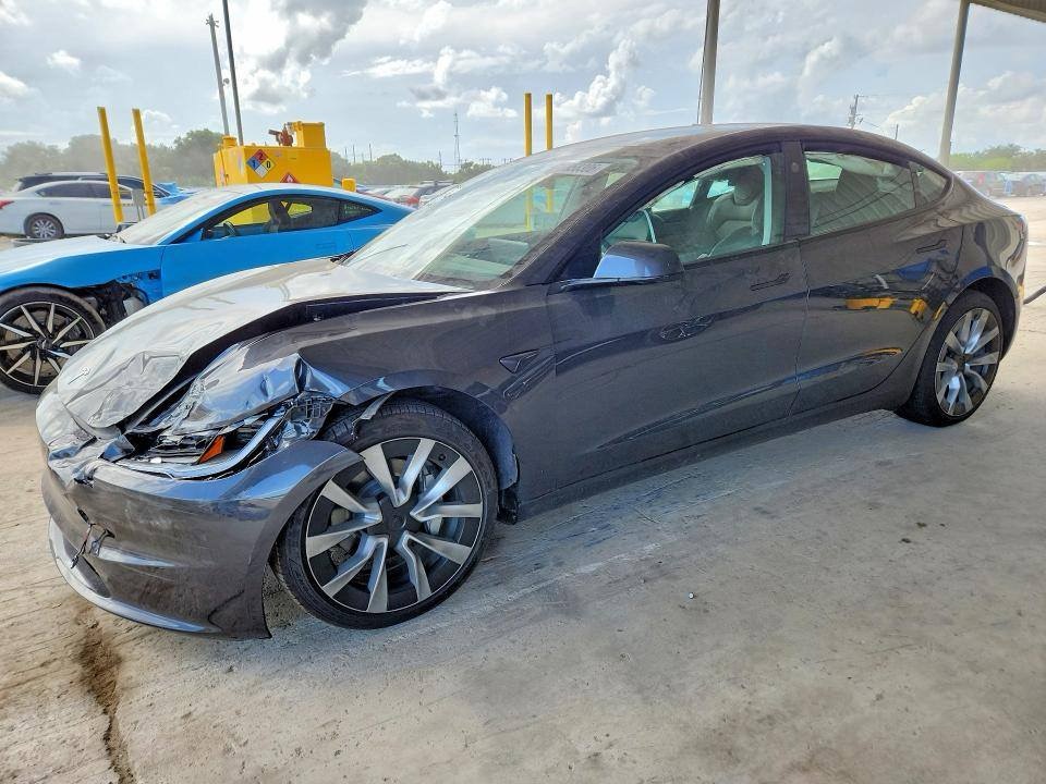 2025 Tesla Model 3 β photo 3